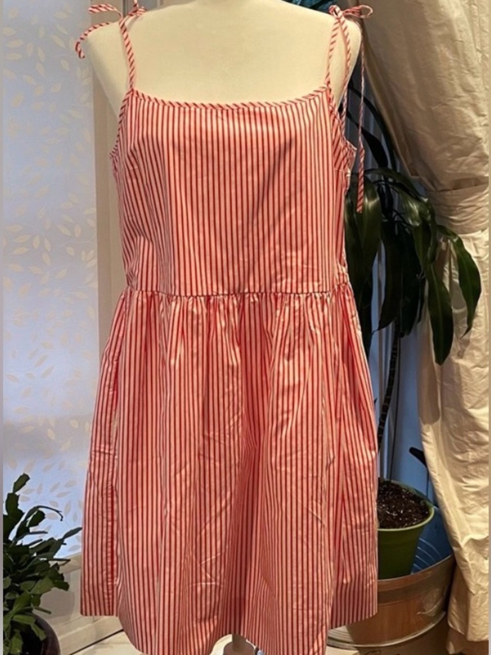 🍭 Feminine GAP cotton dress in Candy Striped Red & White. Pockets ~YAY! Size L